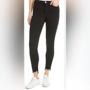 Frame le Skinny de Jeanne raw hem‎ jeans. Women size 30. Black.